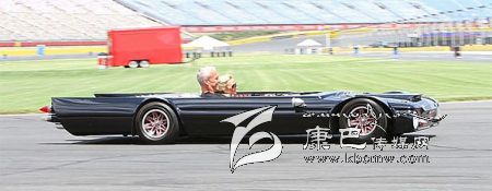 世界上最“扁”的汽車(chē) 躺著(zhù)開(kāi)！