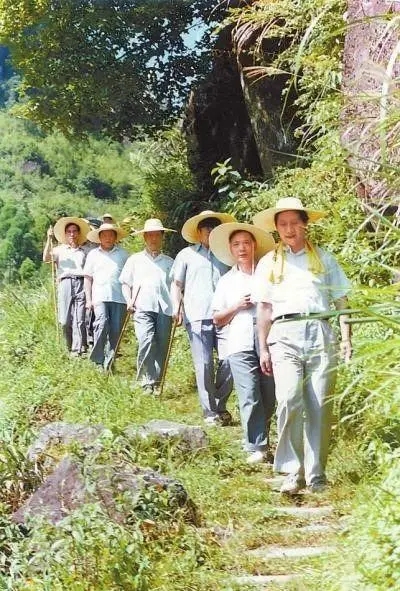 1989年7月，習近平在壽寧縣山村。