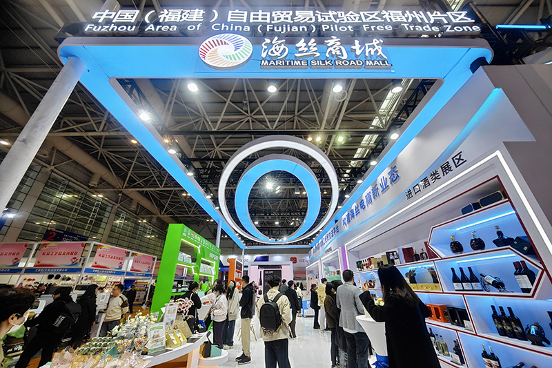 2024年3月18日，第四屆中國跨境電商交易會(huì )在福建福州開(kāi)幕。展會(huì )聚焦“鏈接跨境全流域 共建電商新生態(tài)”，集聚全國80余個(gè)外貿產(chǎn)業(yè)帶的上千家供應鏈企業(yè)。